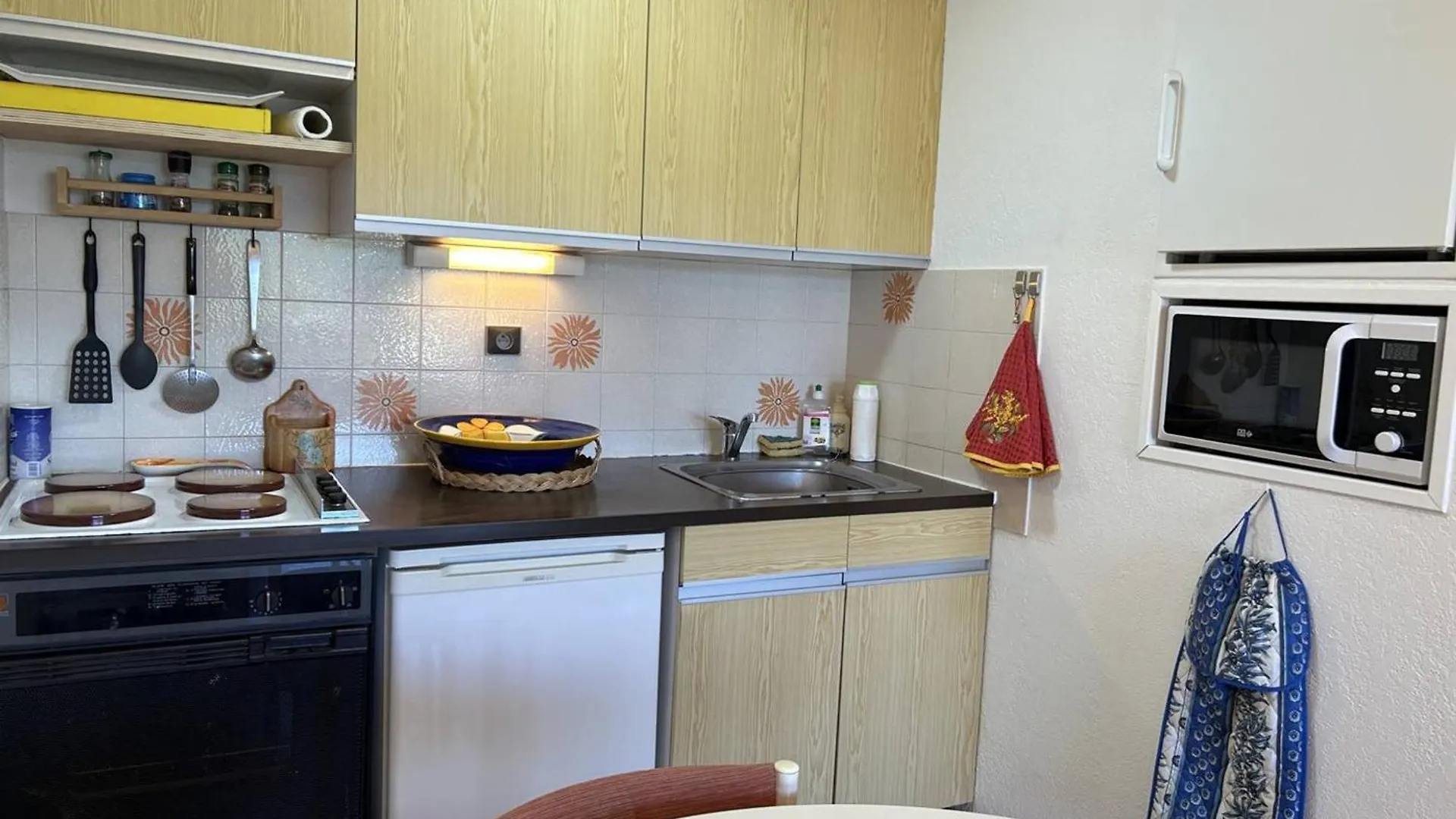 Appartement 2 Pieces Climatise Proche Plage A Bormes-Les-Mimosas - Fr-1-251-834 0*,  France